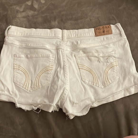 Hollister  white jean shorts size 5 - Picture 2 of 2